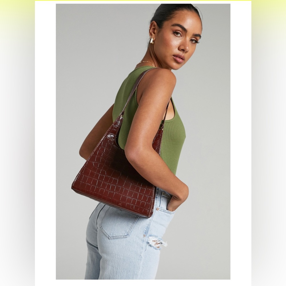 NWOT❤️ Crocodile embossed triangular shoulder bag